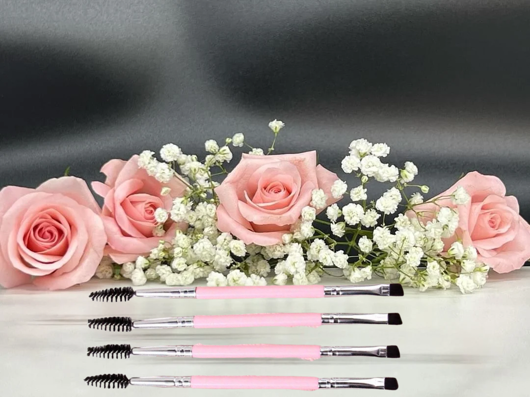 Ögonbrynskam med pensel